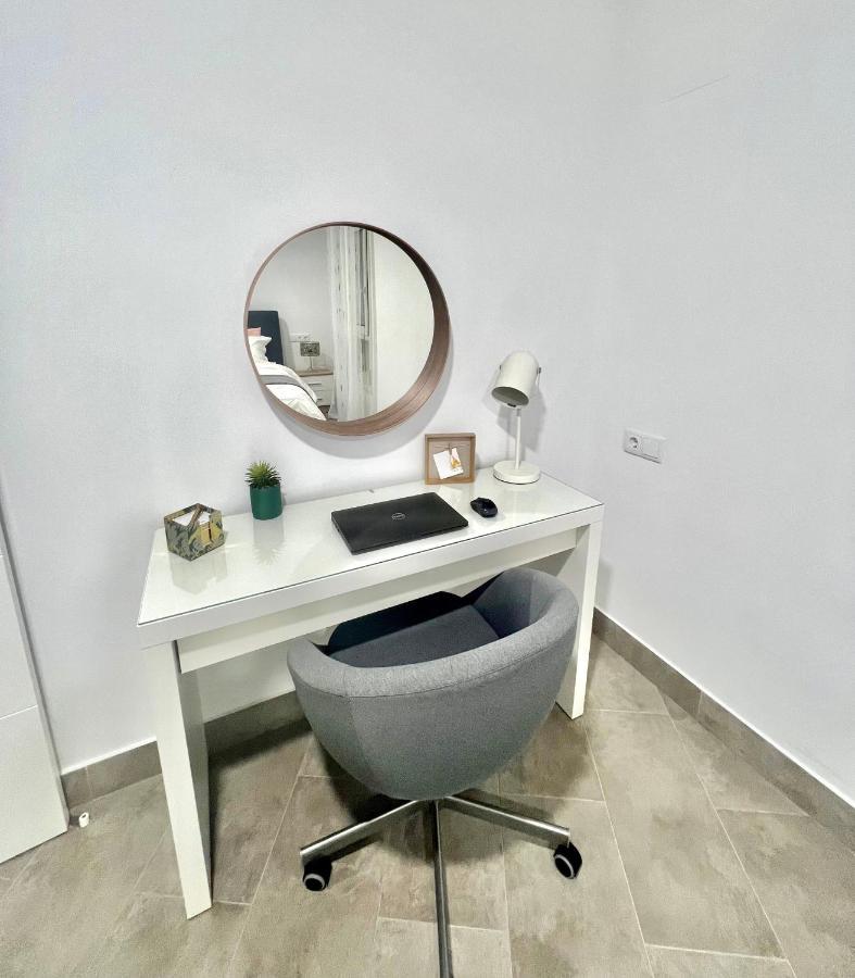 טורוקס Modern Apartment Steps From The Beach מראה חיצוני תמונה